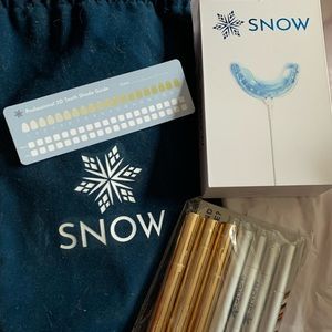 Snow teeth whitening kit. With extra bleach.